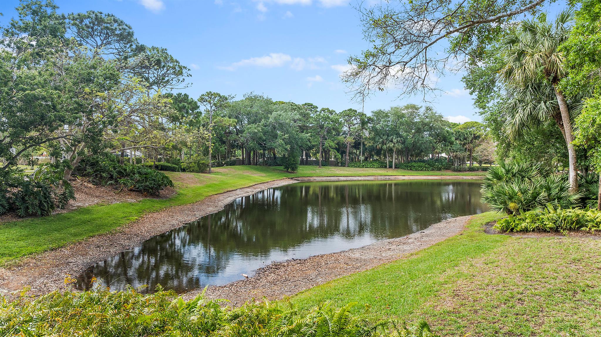 18475 Lake Bend Drive