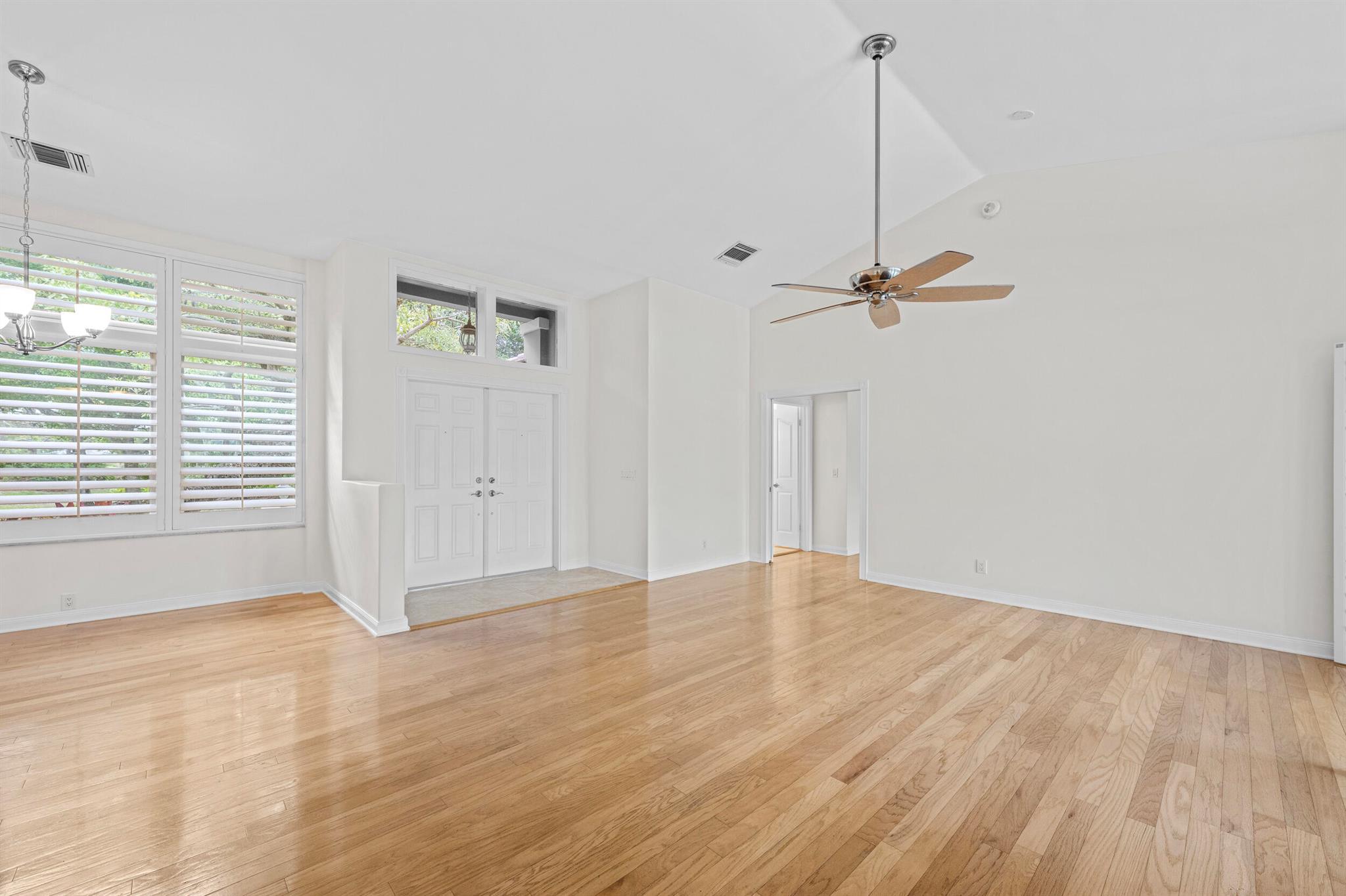 18475 Lake Bend Drive