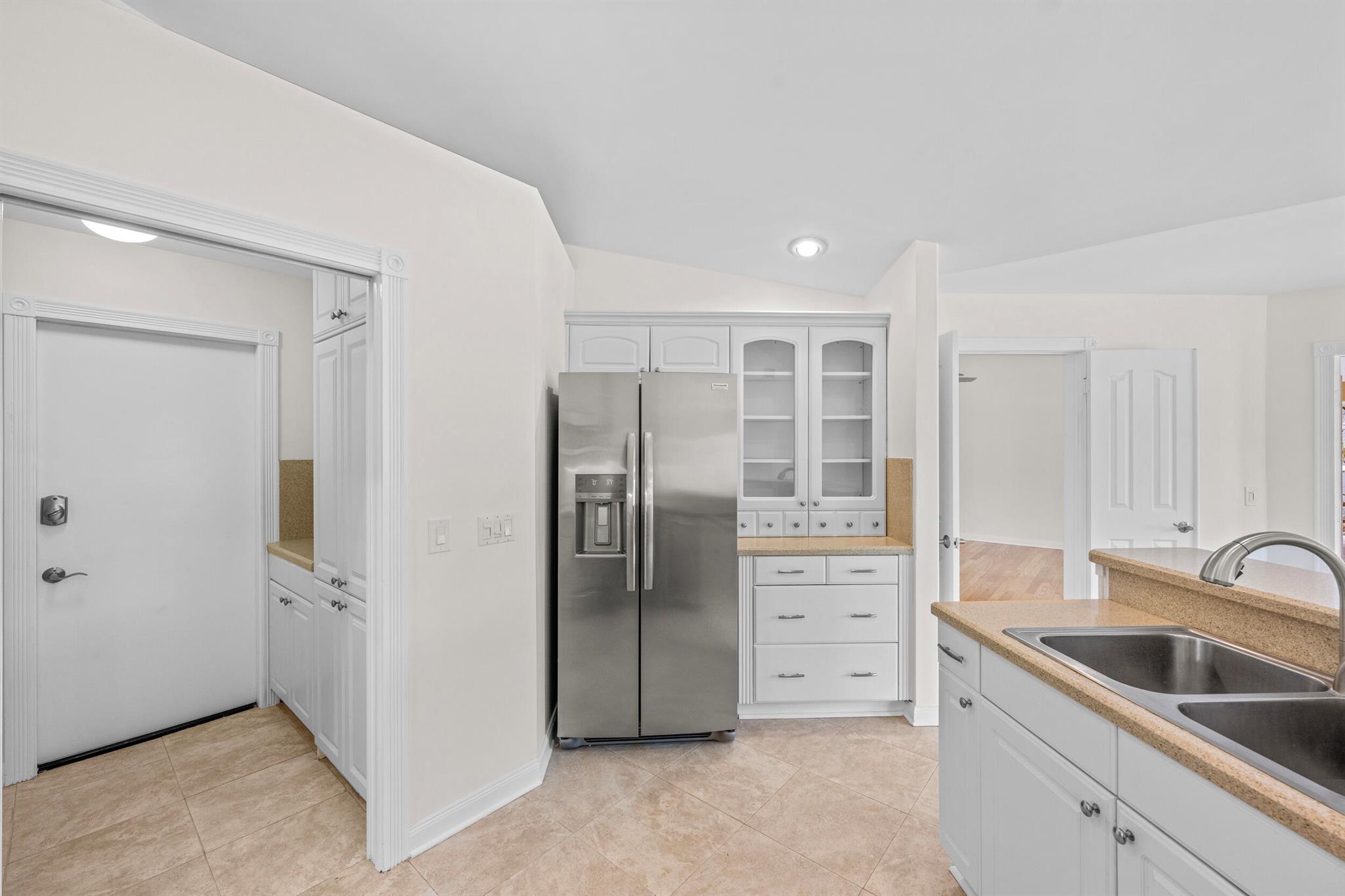 18475 Lake Bend Drive