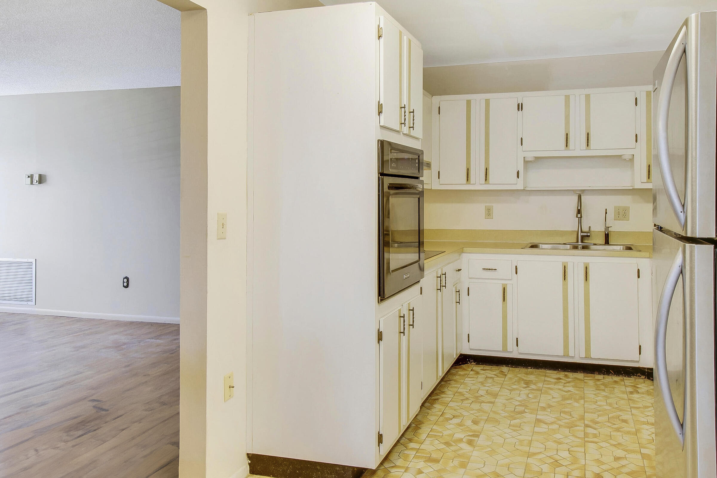 2886 Fernley Drive E 69