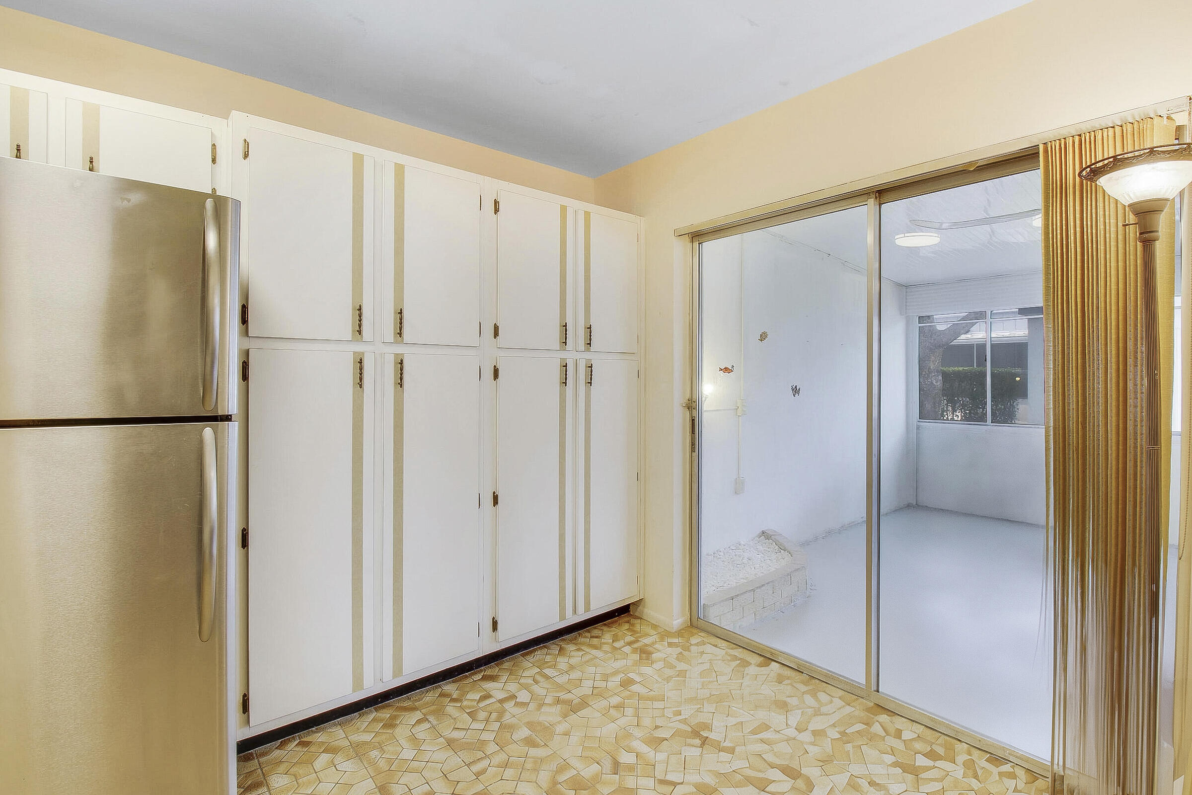 2886 Fernley Drive E 69