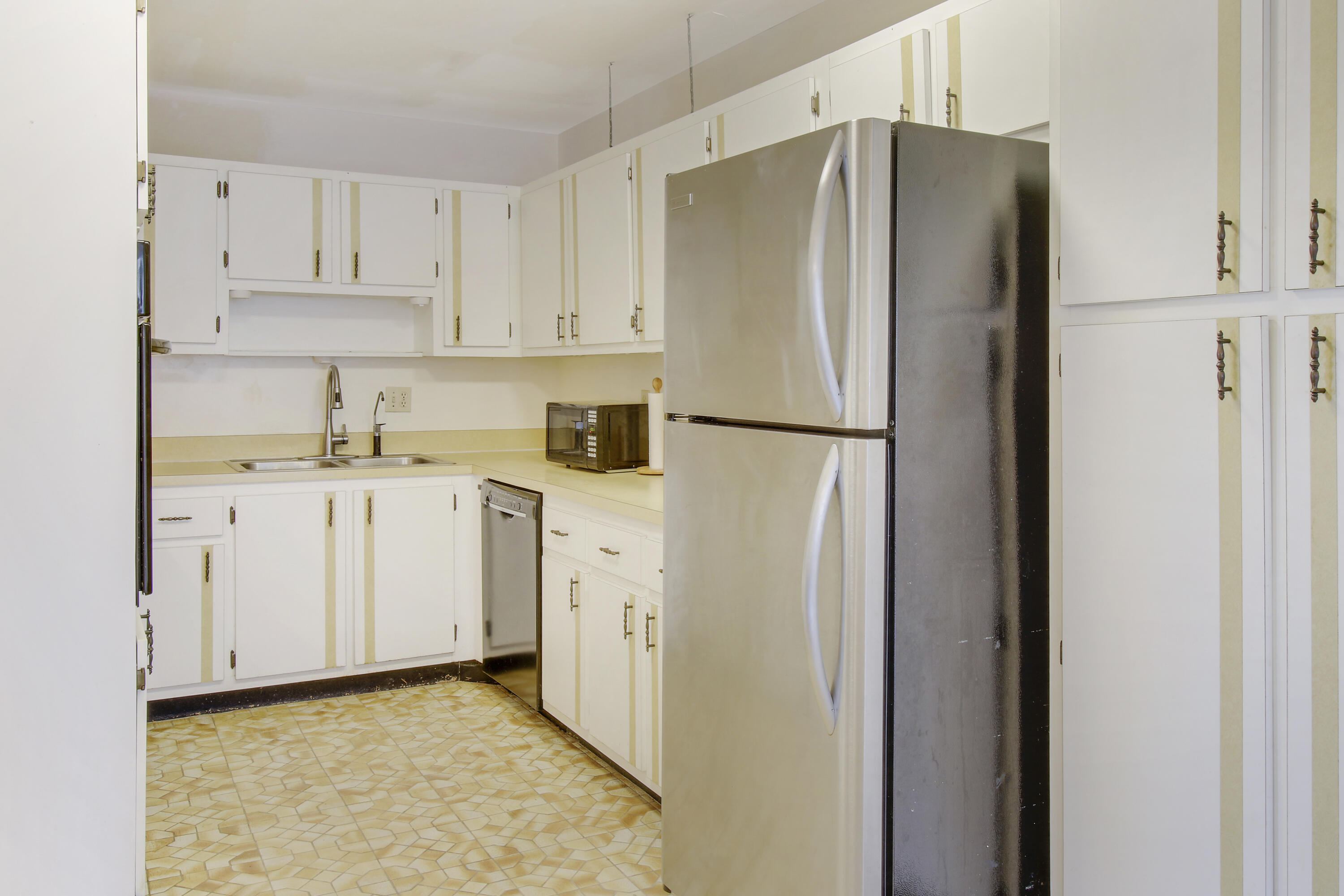 2886 Fernley Drive E 69