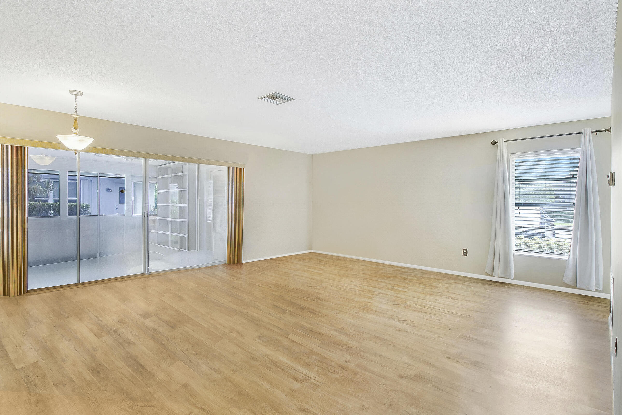 2886 Fernley Drive E 69