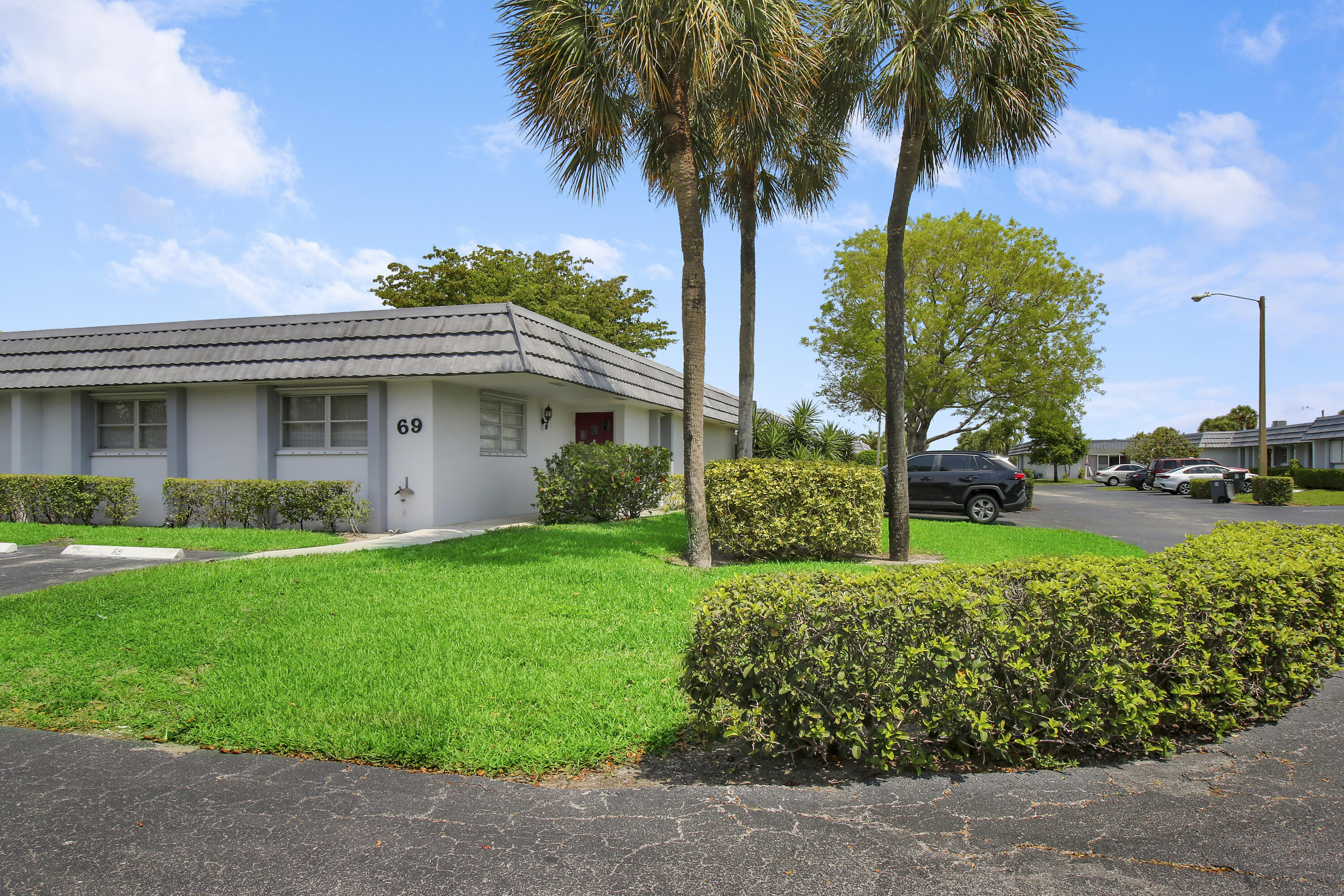 2886 Fernley Drive E 69