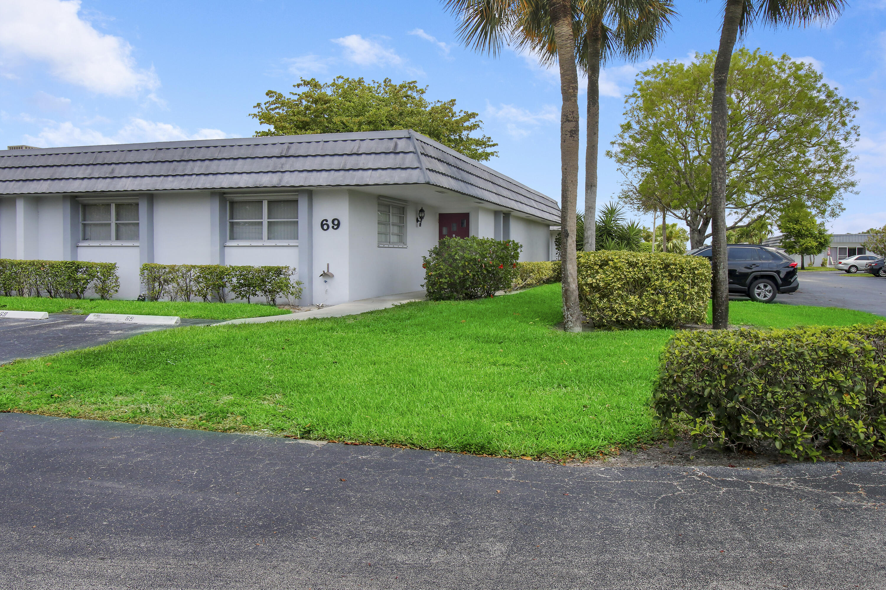 2886 Fernley Drive E 69