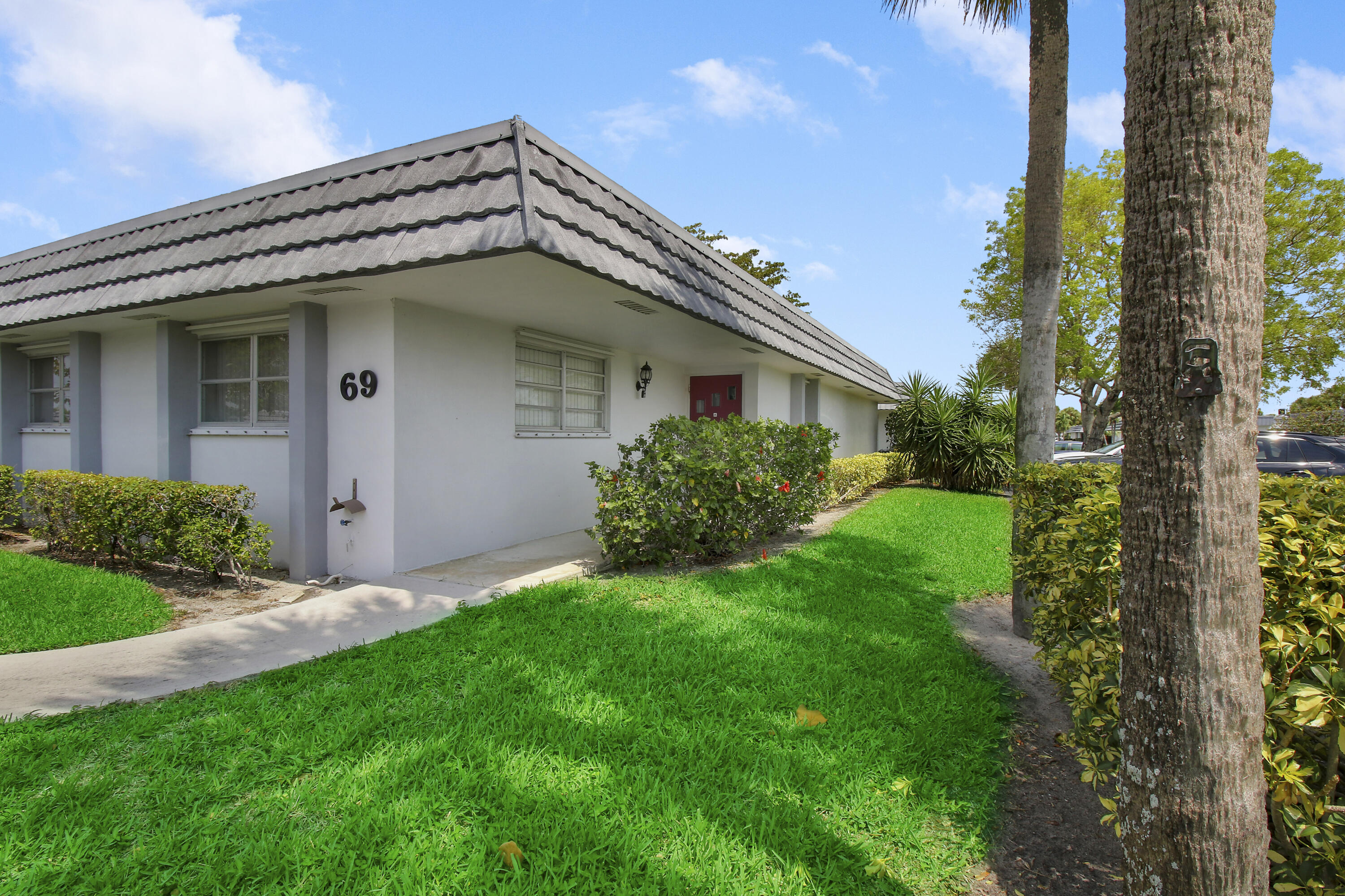 2886 Fernley Drive E 69