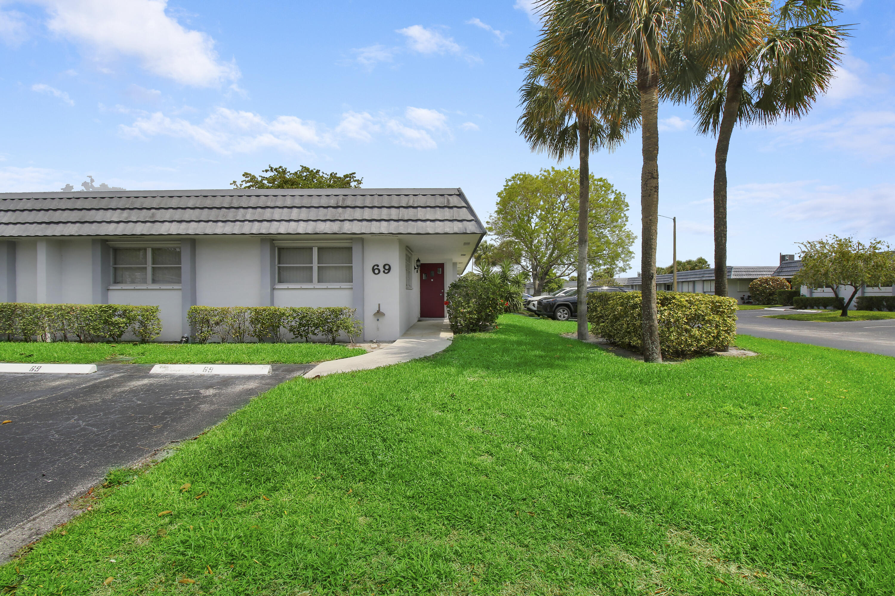 2886 Fernley Drive E 69