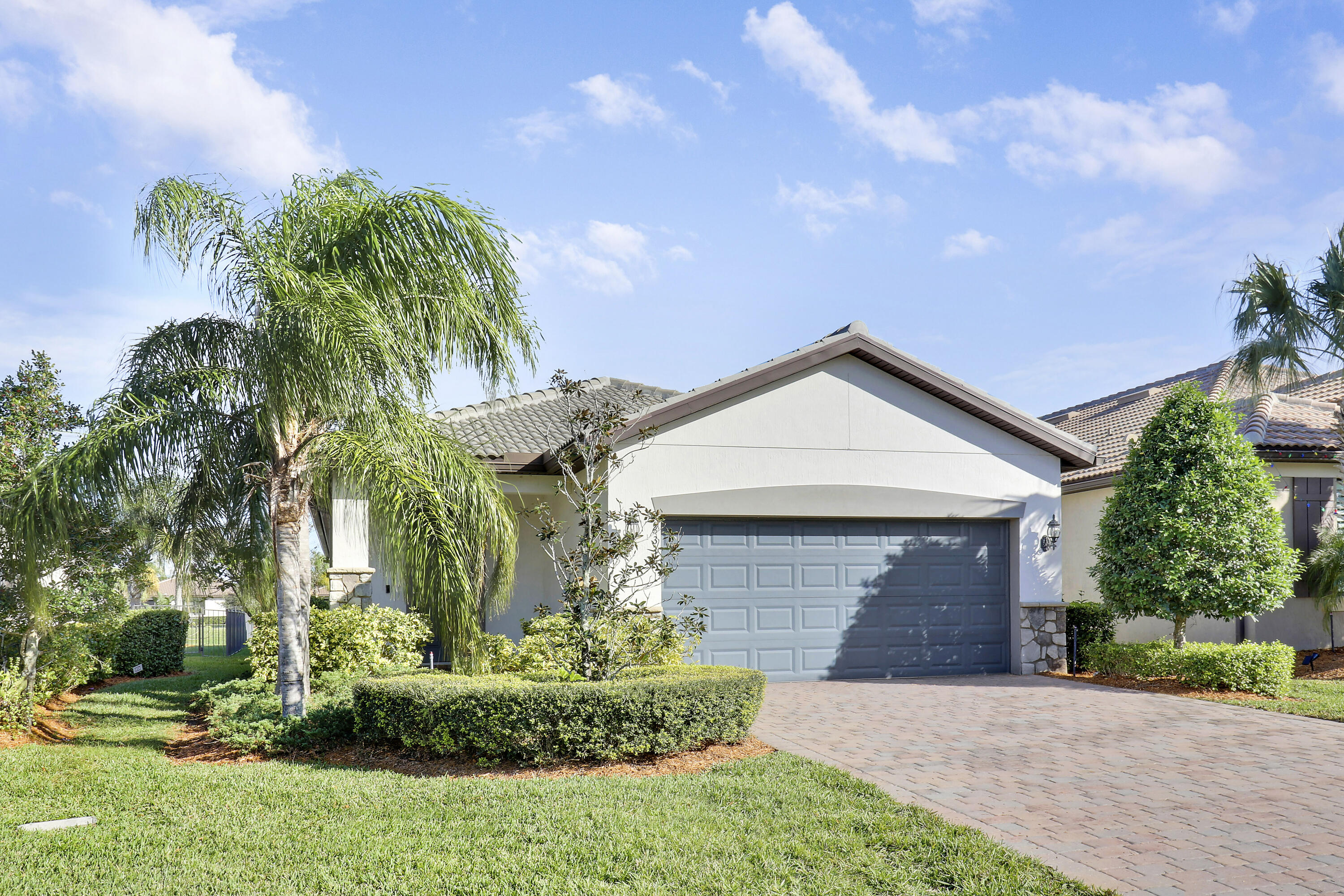 633 SE Monet Drive