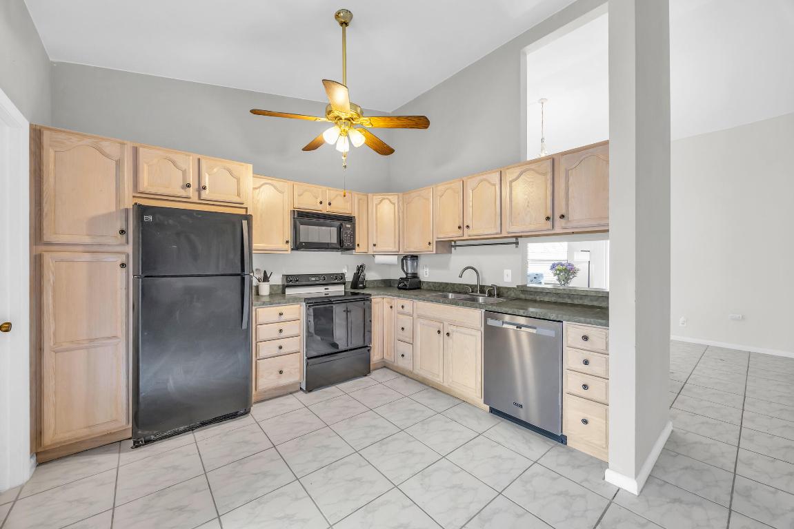 130 Sherwood Circle 14d