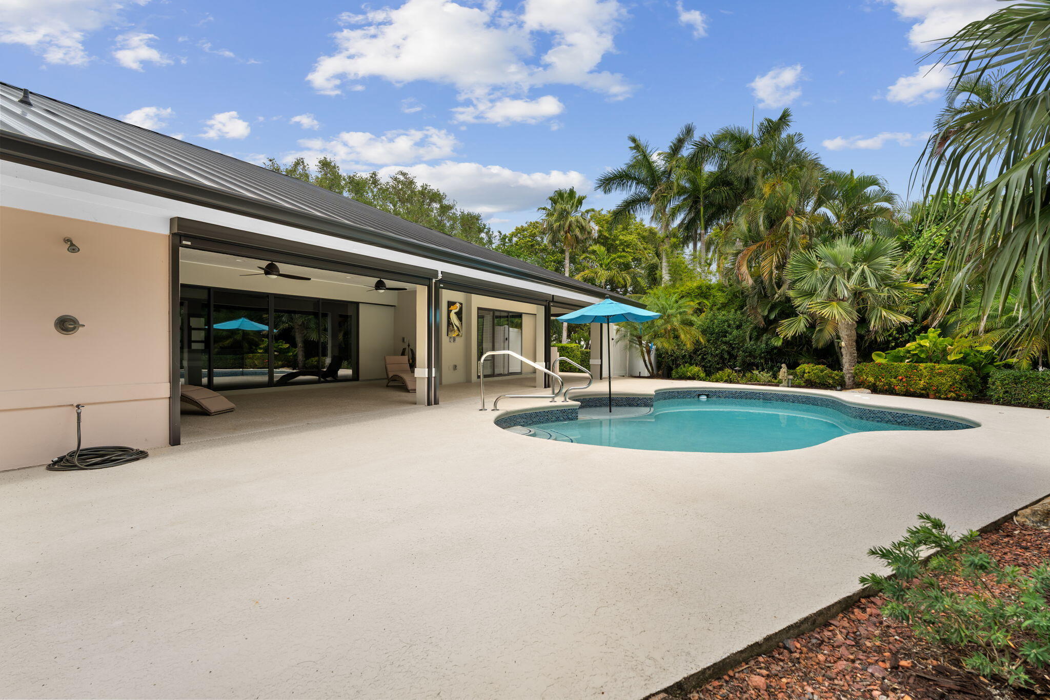 121 Hillcrest Drive