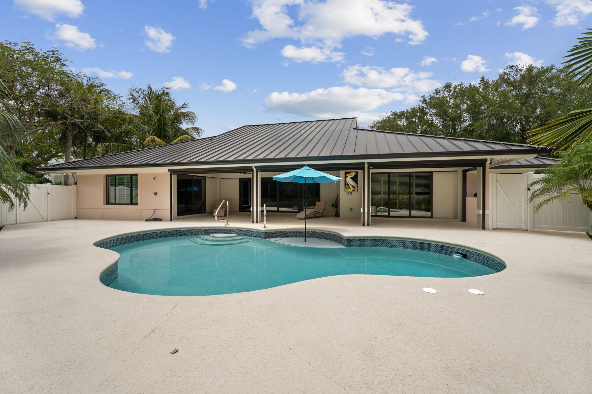 121 Hillcrest Drive