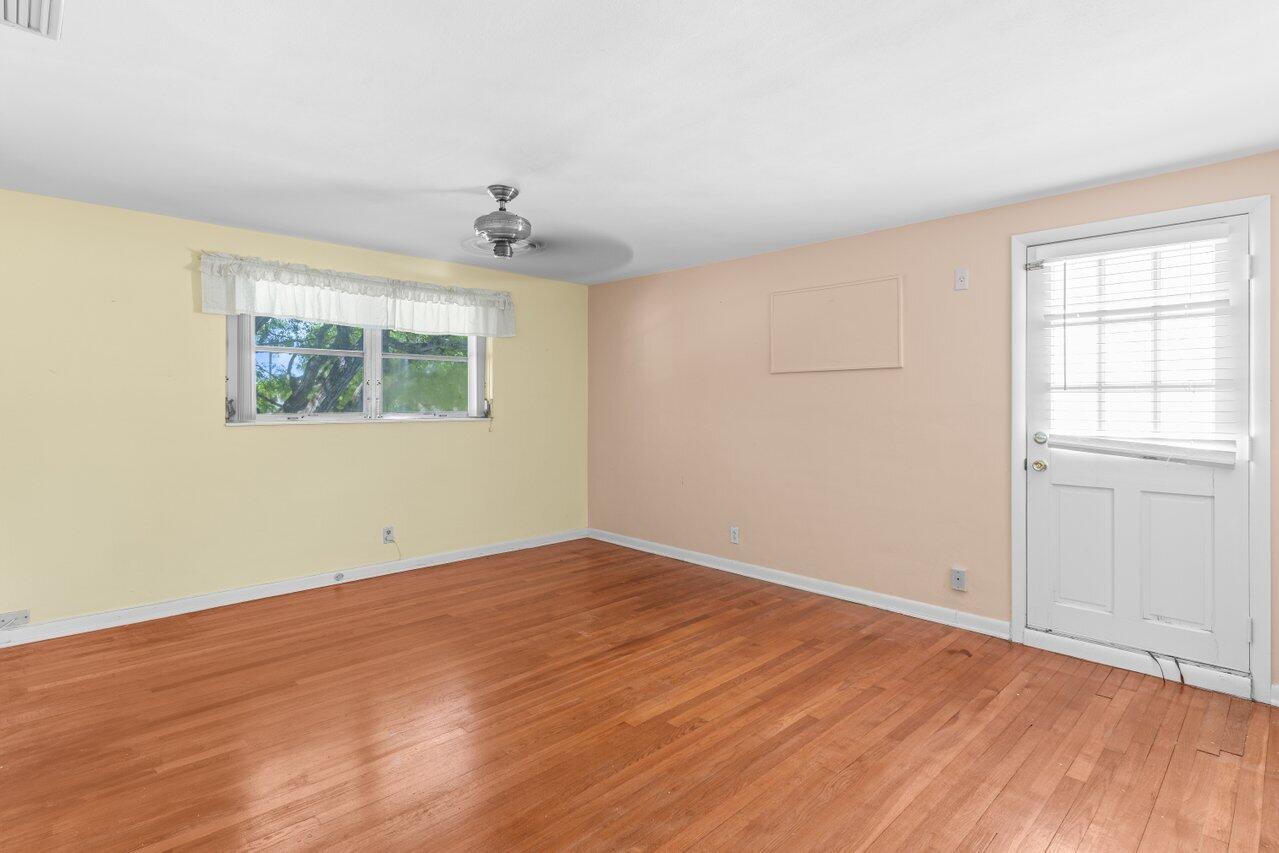 7 Willow Road
