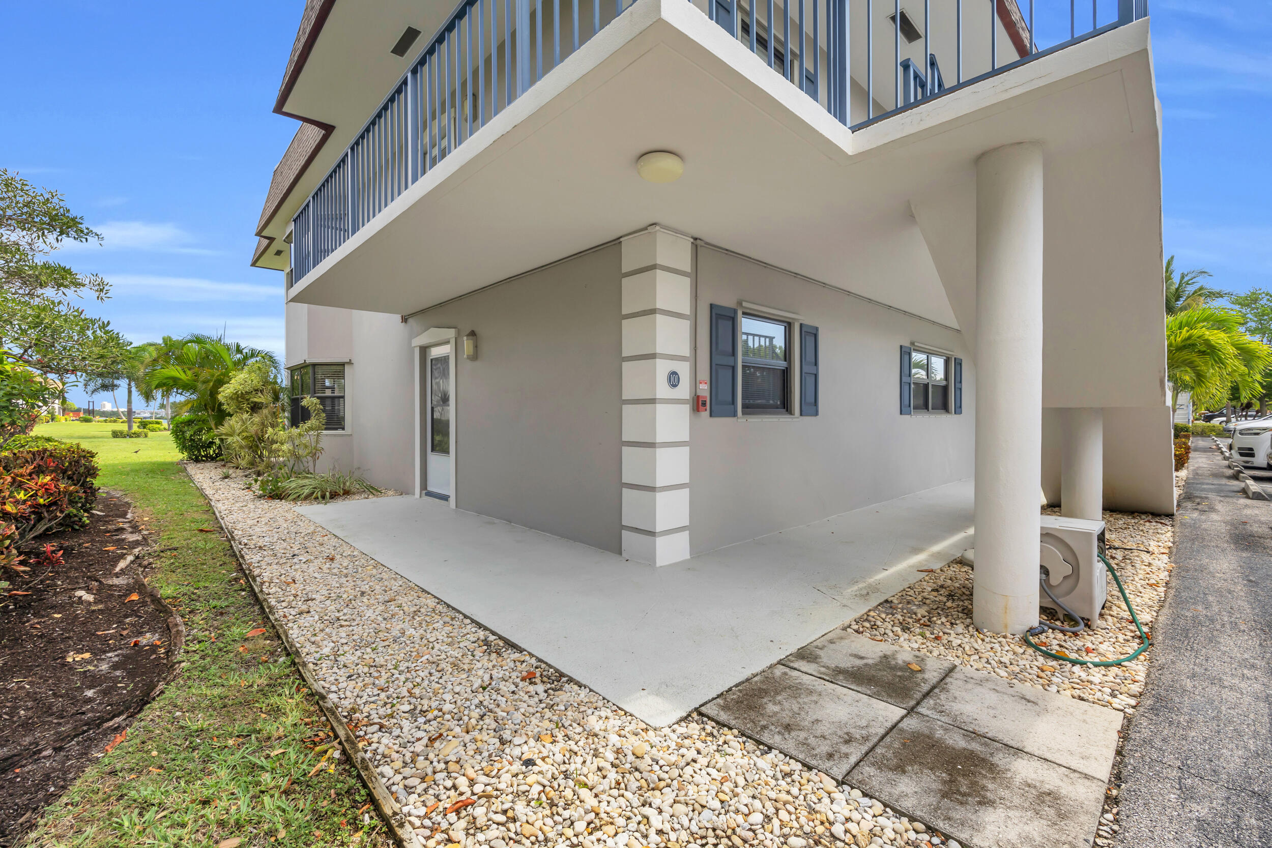 755 Saturn Street G101