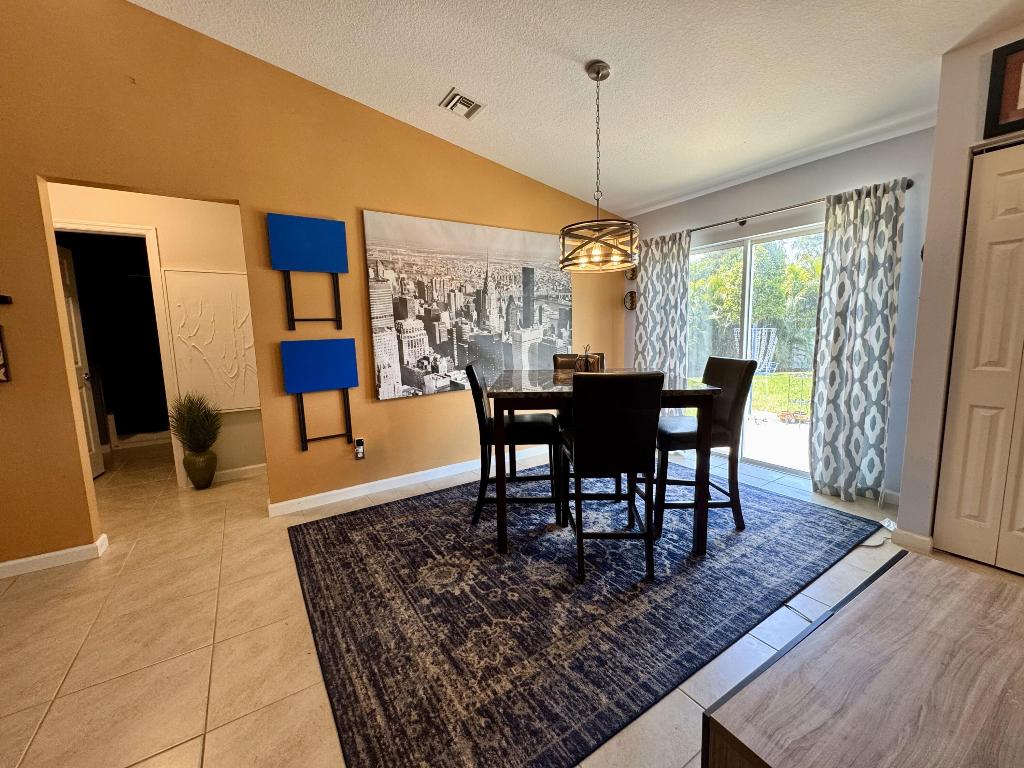 1526 SW Mercedes Avenue