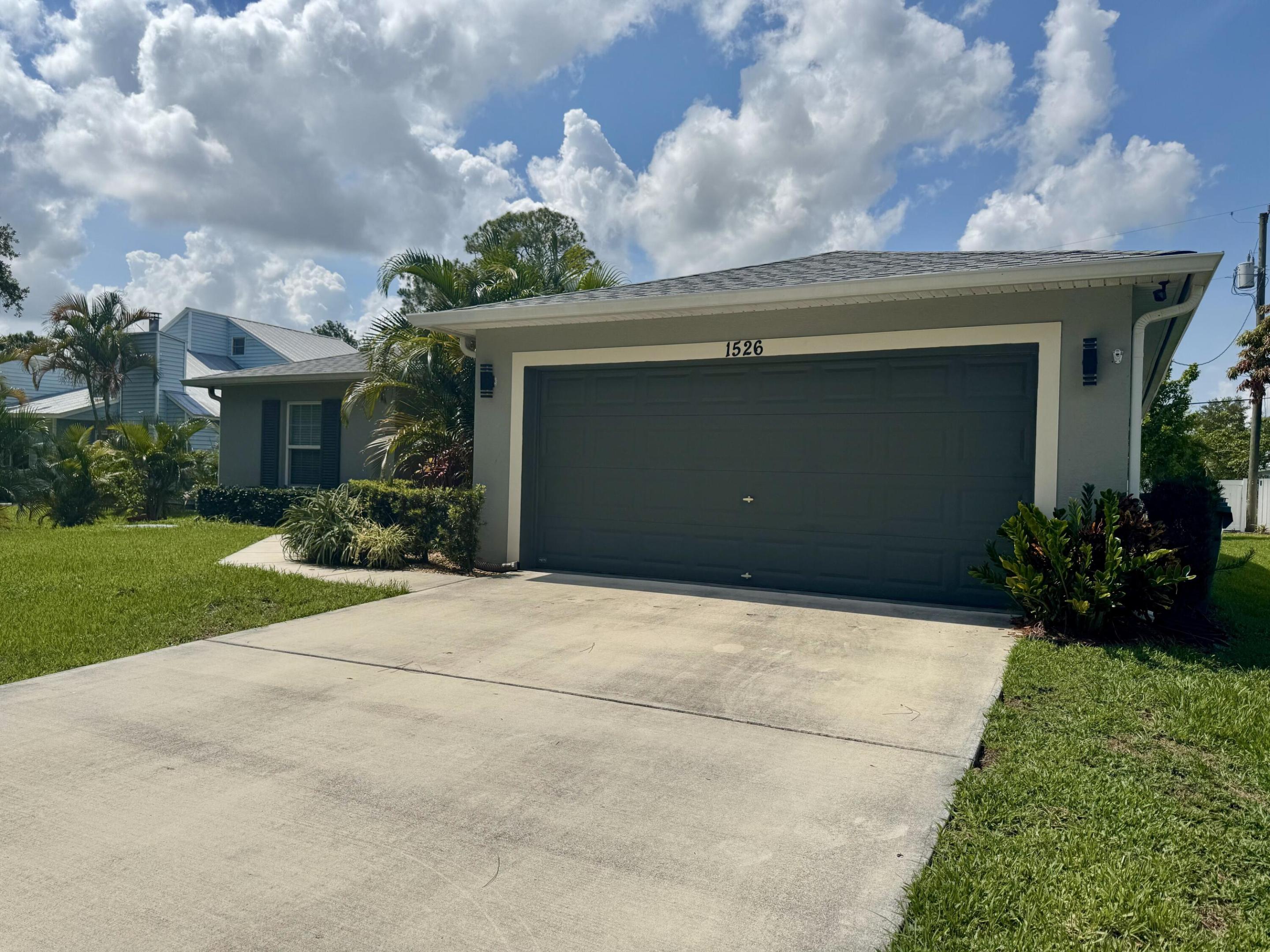 1526 SW Mercedes Avenue