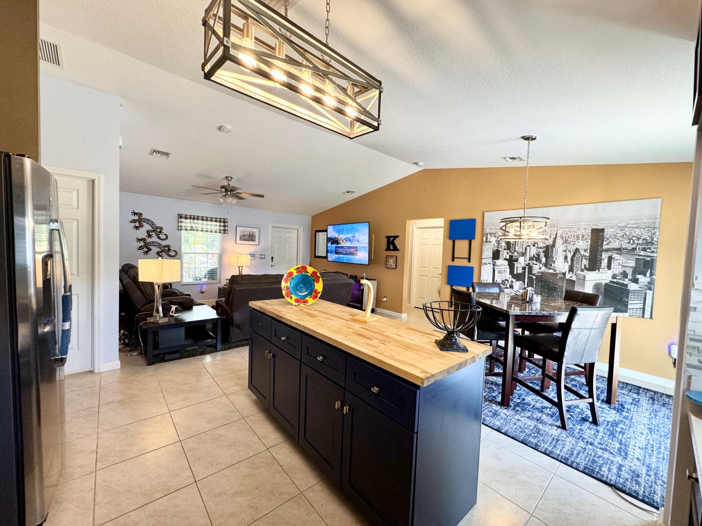 1526 SW Mercedes Avenue