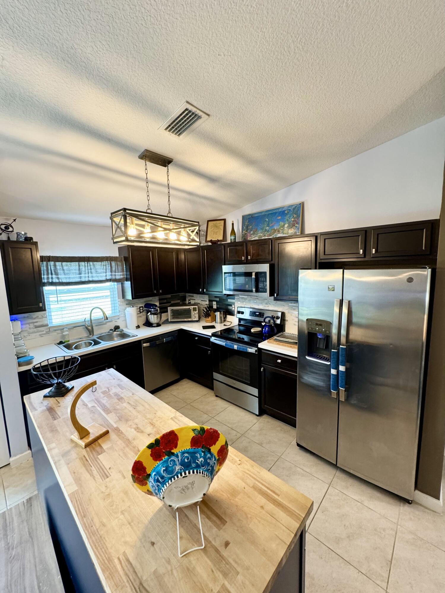 1526 SW Mercedes Avenue