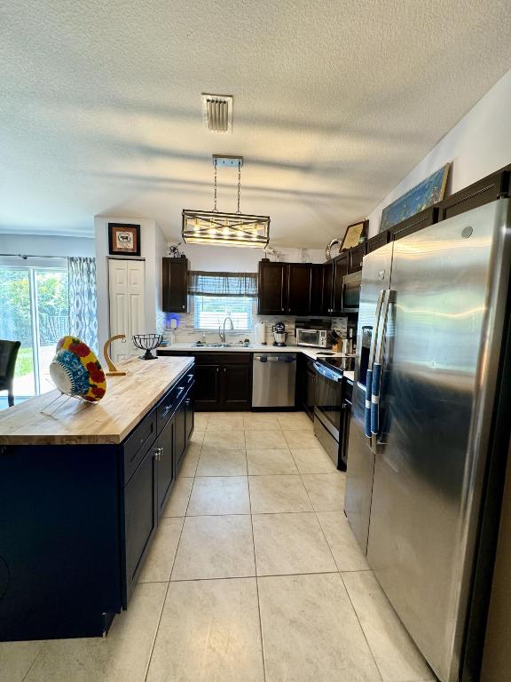 1526 SW Mercedes Avenue