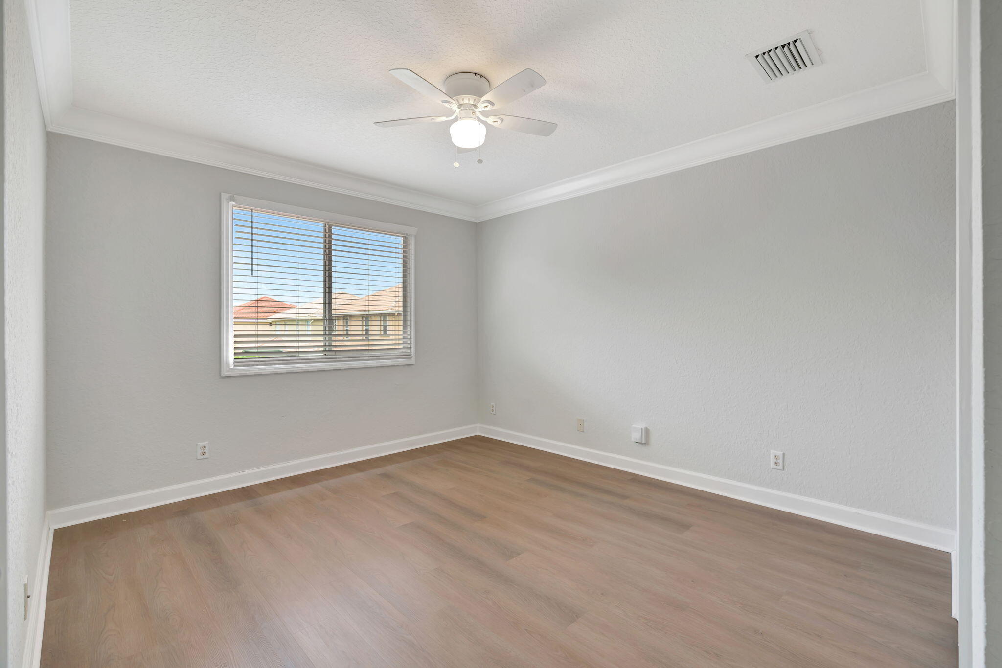 5904 SE Crooked Oak Avenue