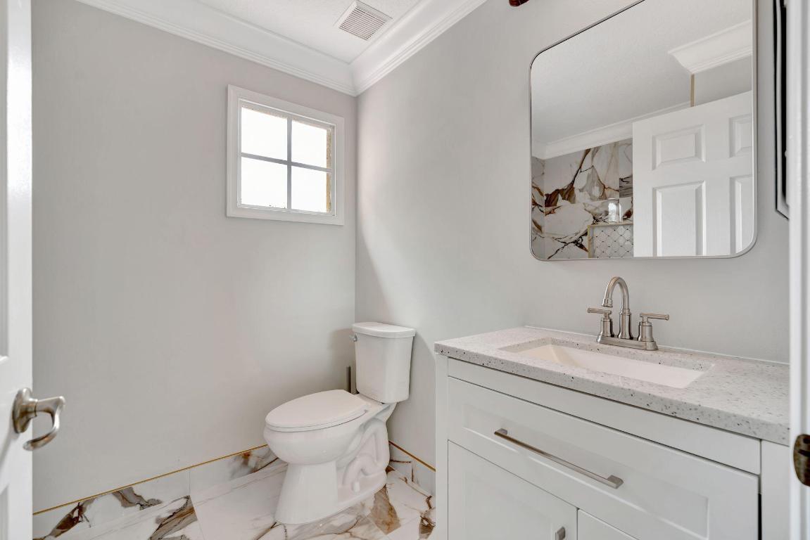 5904 SE Crooked Oak Avenue