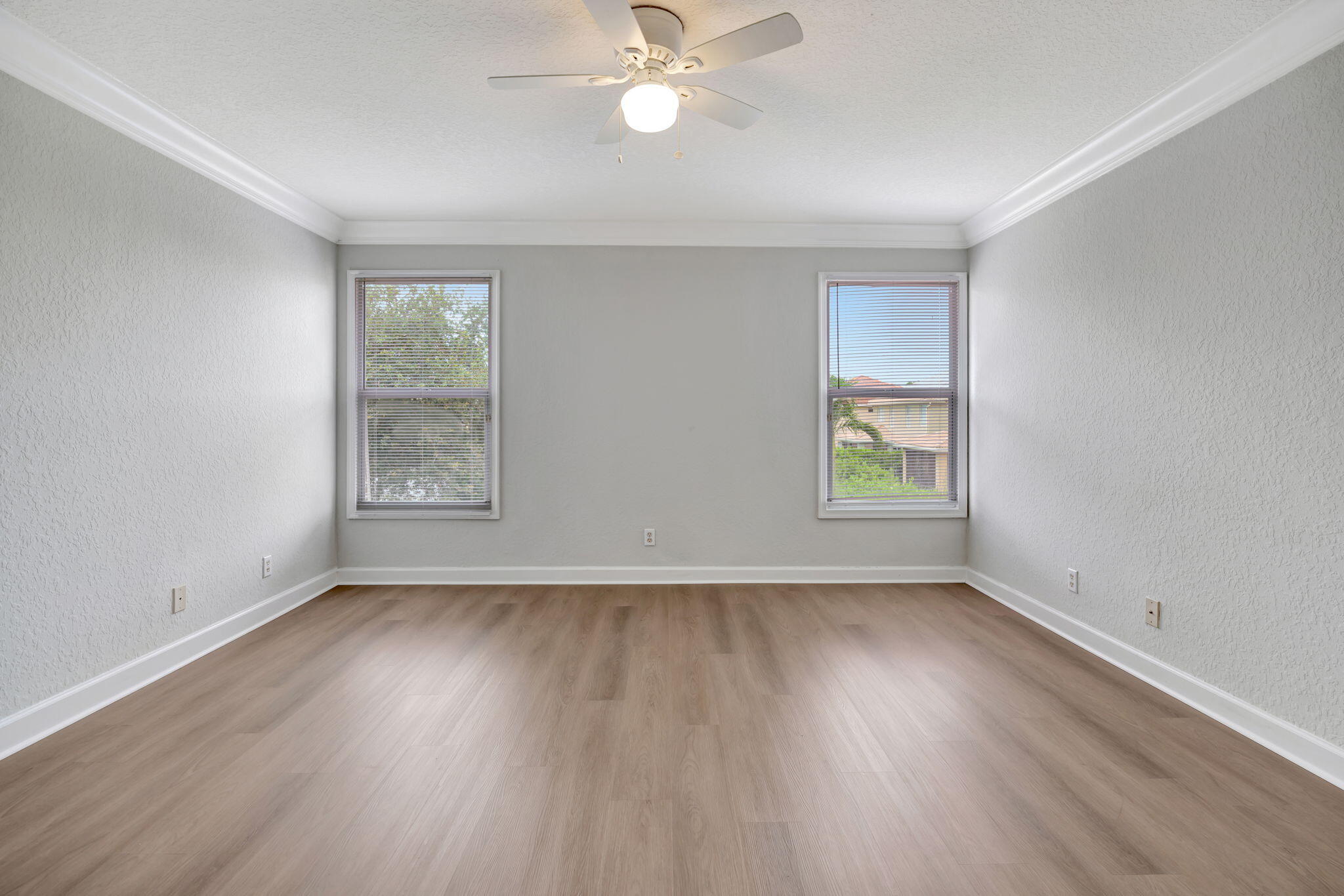 5904 SE Crooked Oak Avenue