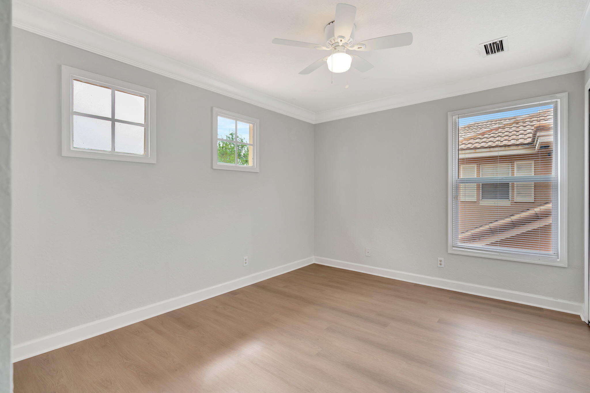 5904 SE Crooked Oak Avenue