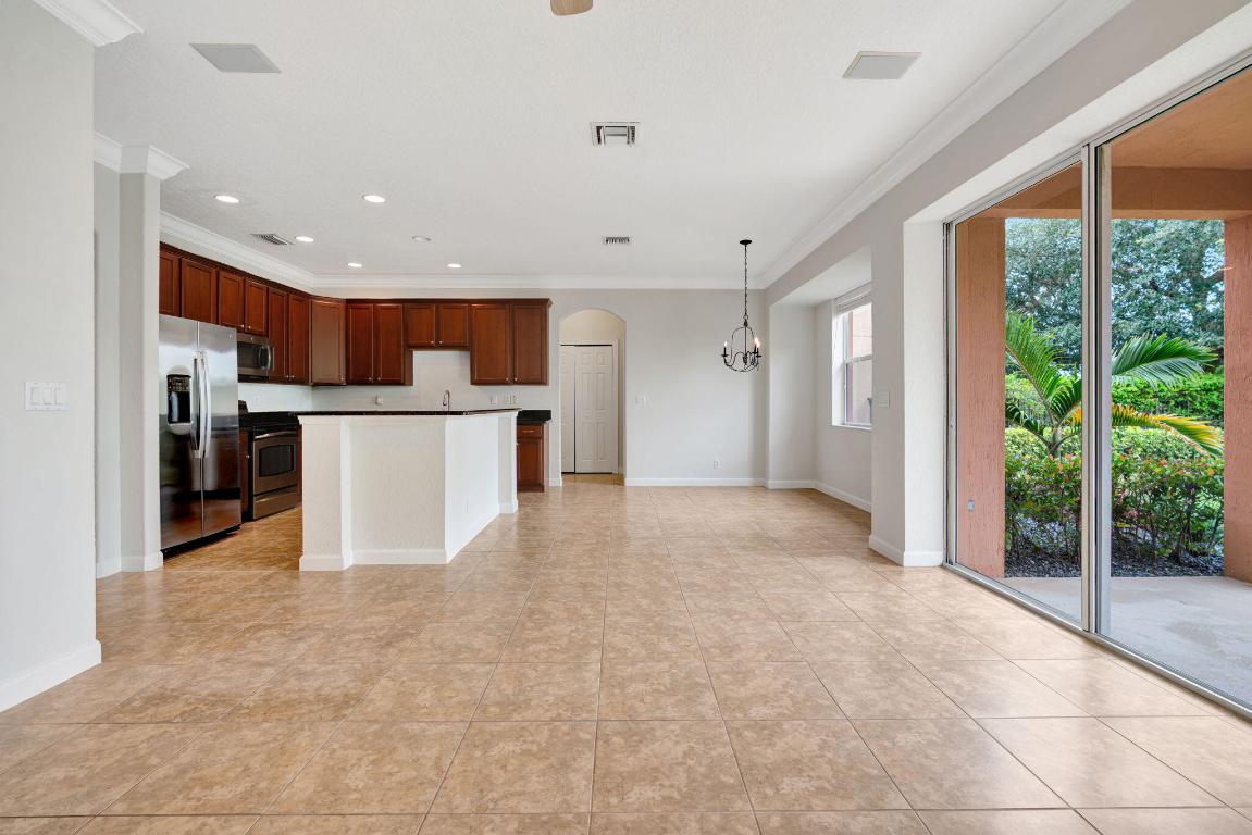 5904 SE Crooked Oak Avenue