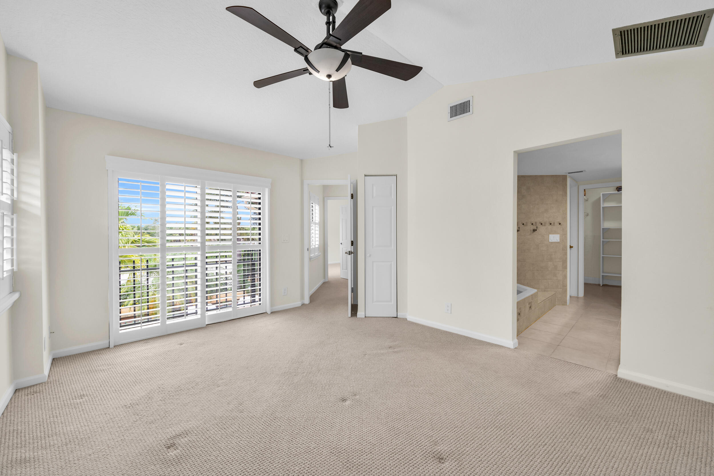 6 Uno Lago Drive