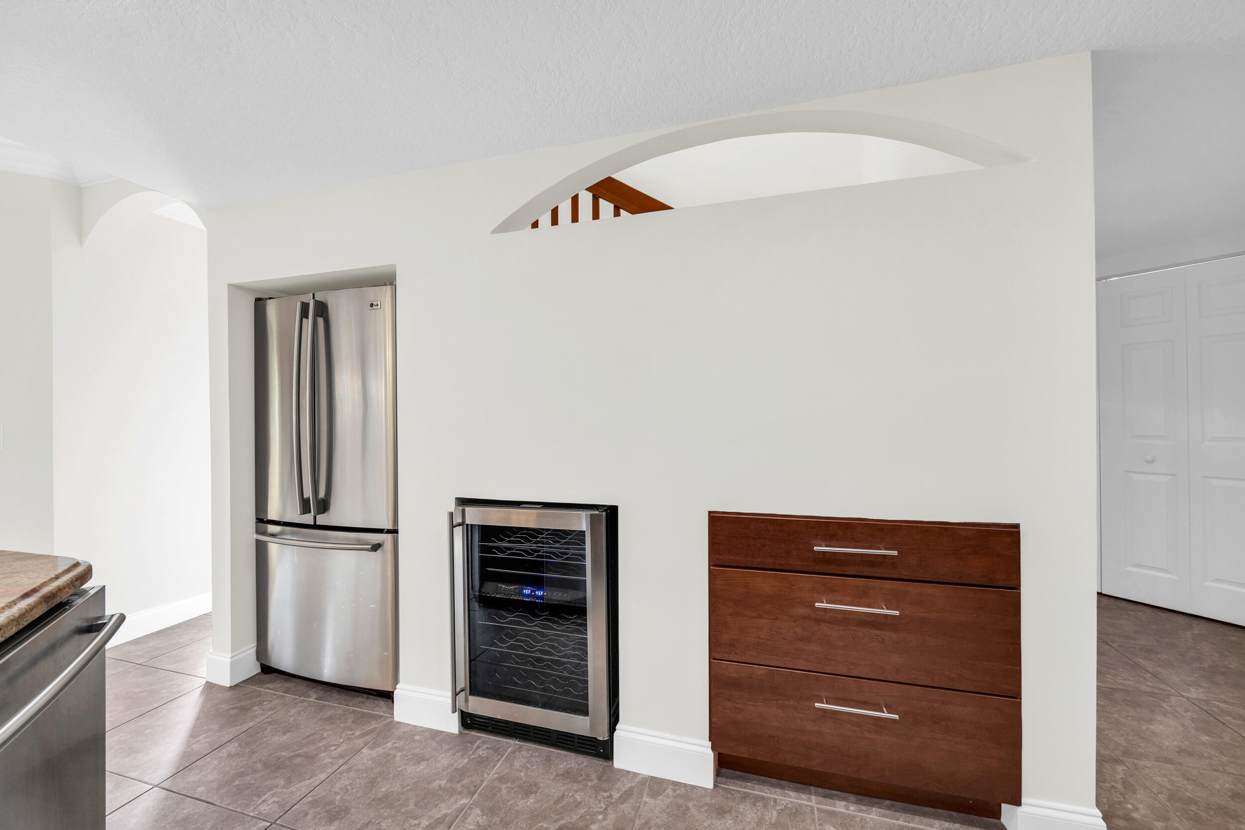 6 Uno Lago Drive