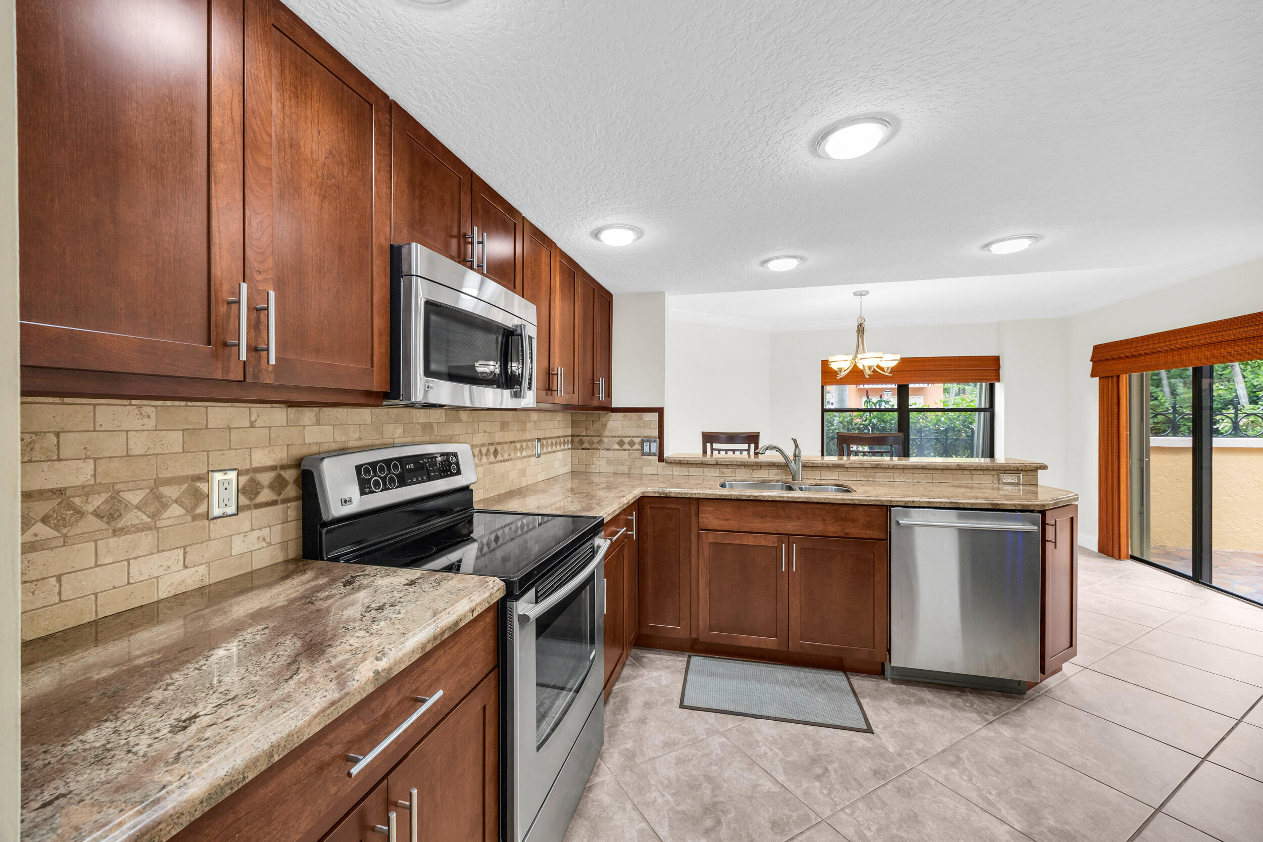 6 Uno Lago Drive