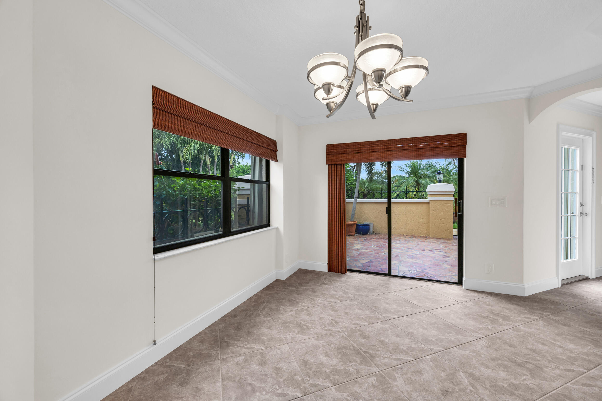 6 Uno Lago Drive