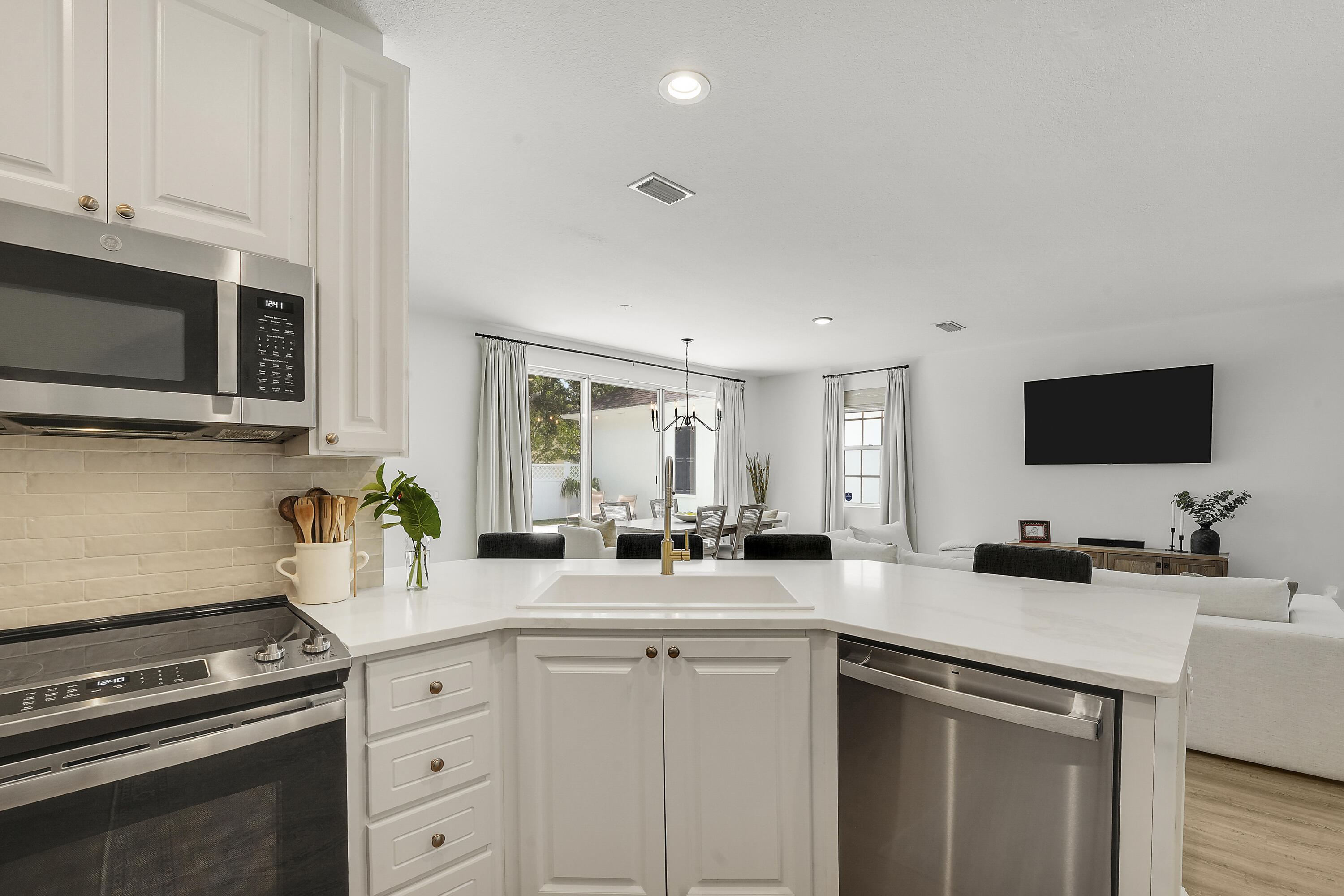 123 Date Palm Drive