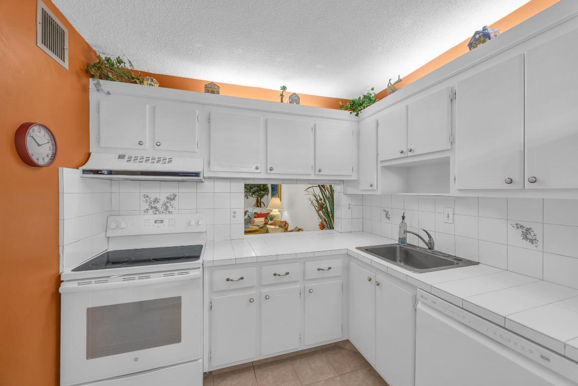 2724 Garden Drive S 108