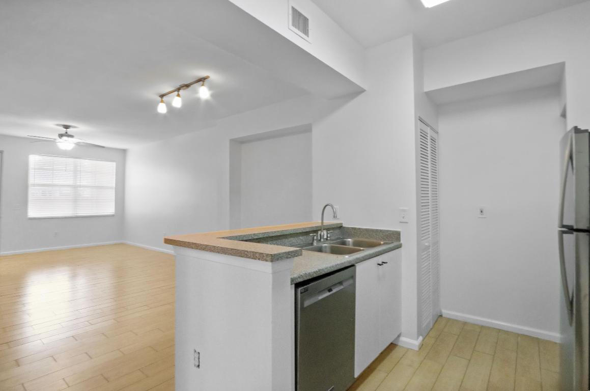 4784 S Central Boulevard 10