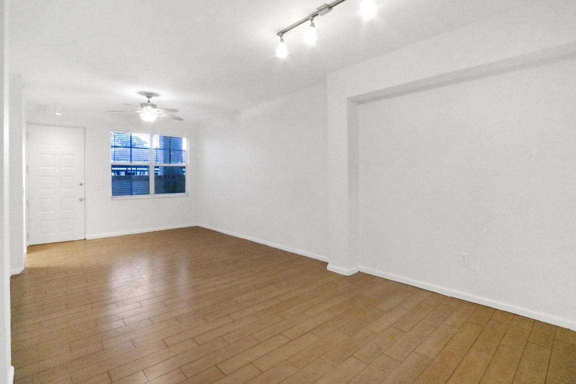 4784 S Central Boulevard 10