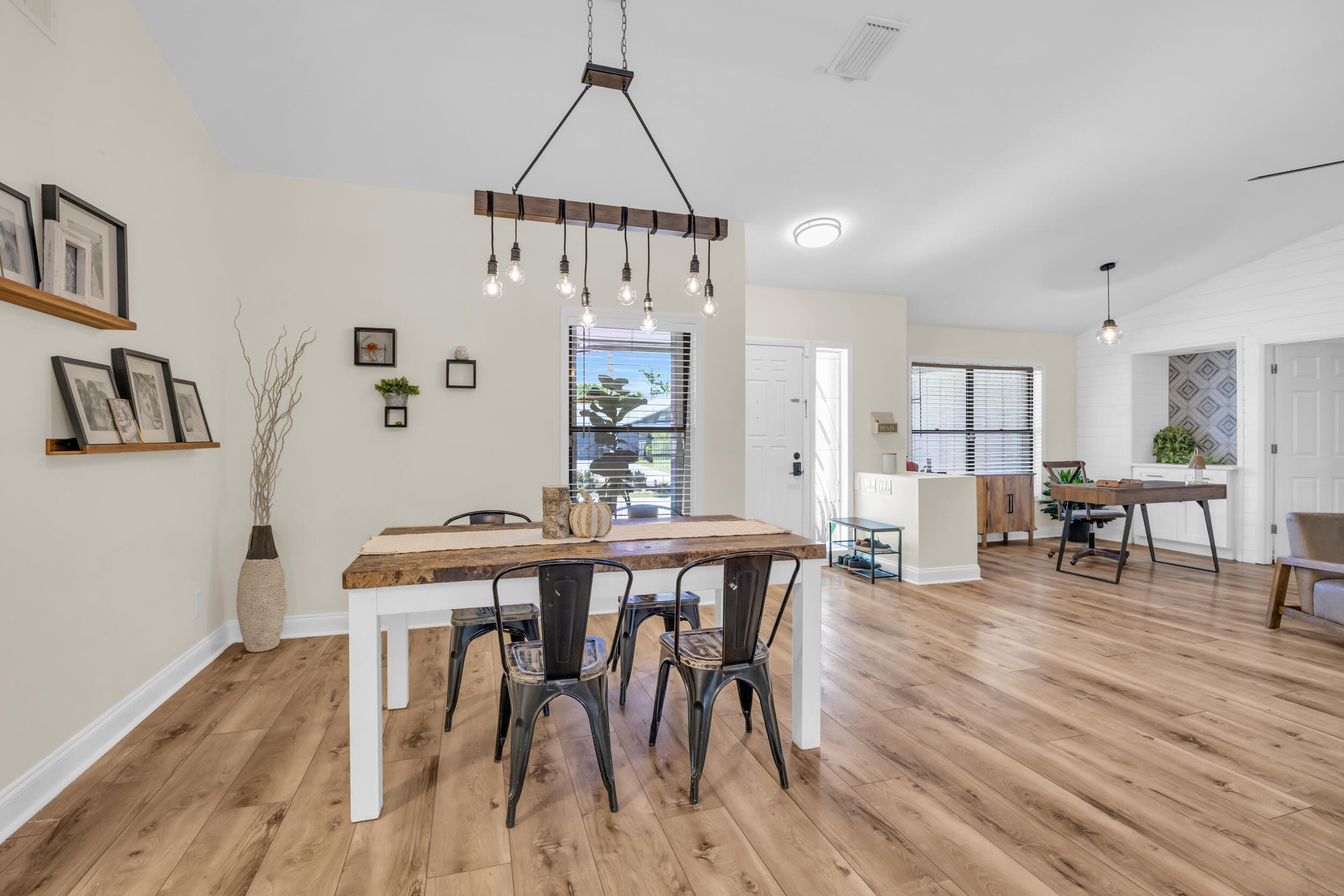 6558 SE Roanoke Court