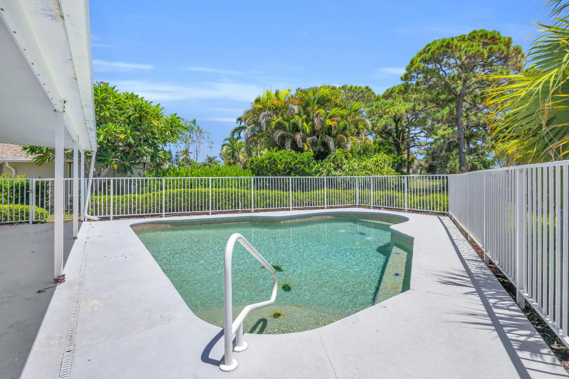 6558 SE Roanoke Court