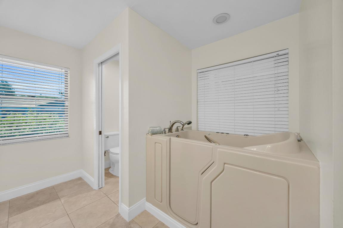 6558 SE Roanoke Court