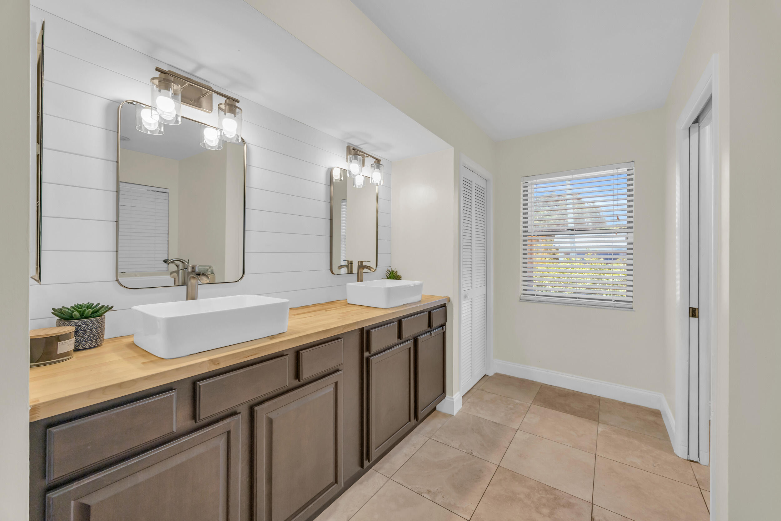 6558 SE Roanoke Court