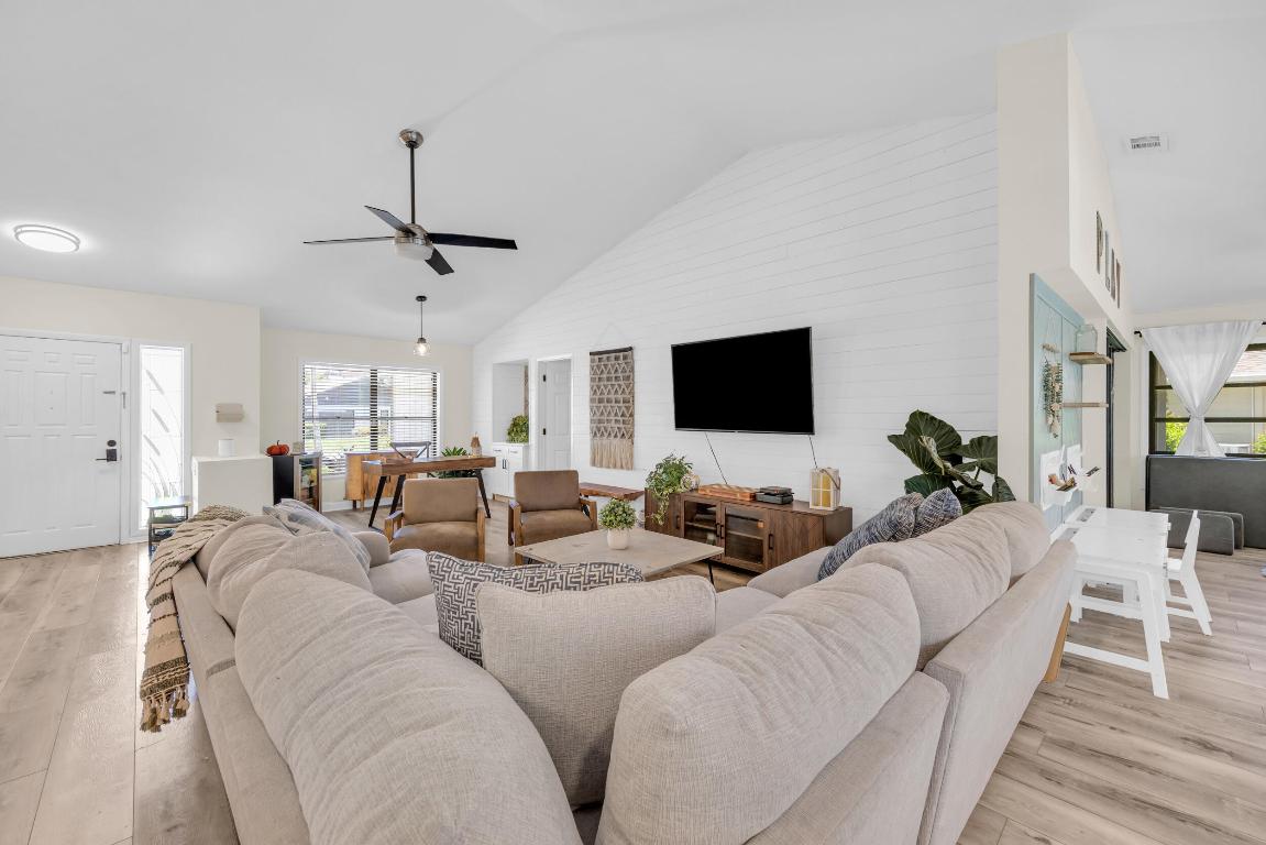 6558 SE Roanoke Court