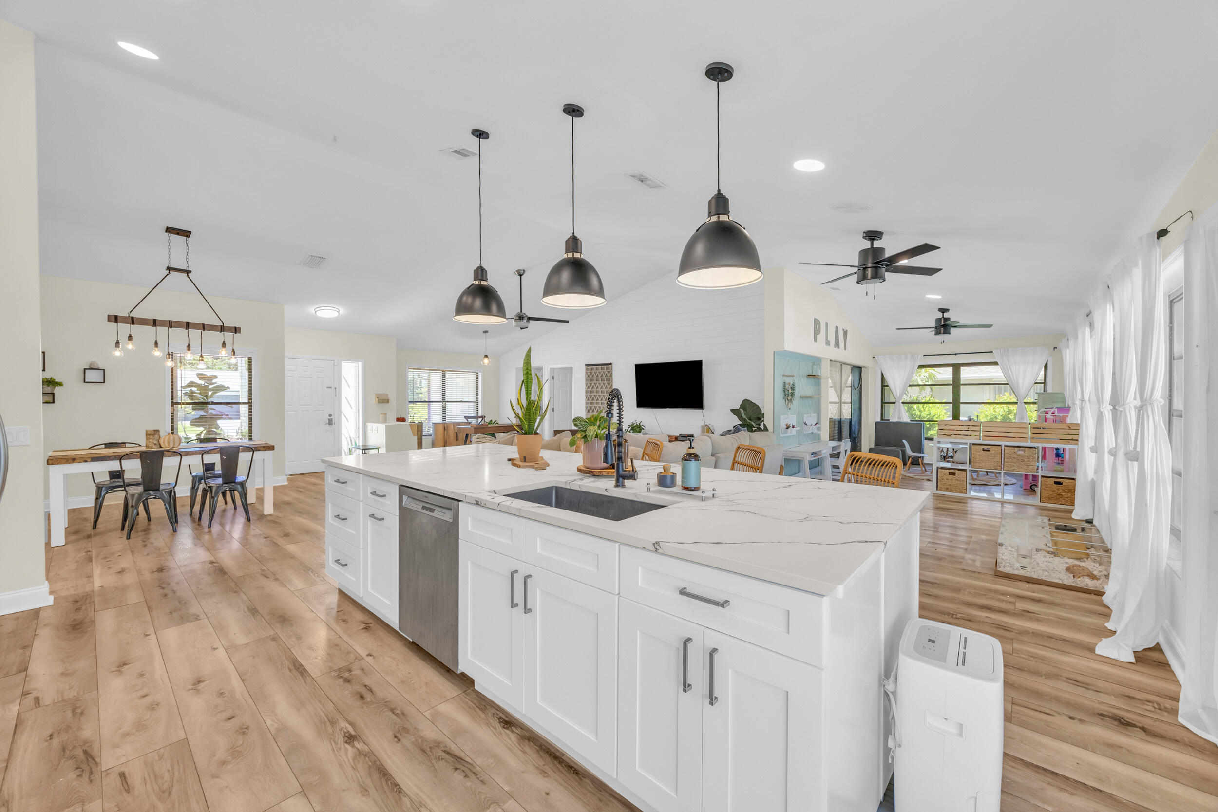 6558 SE Roanoke Court