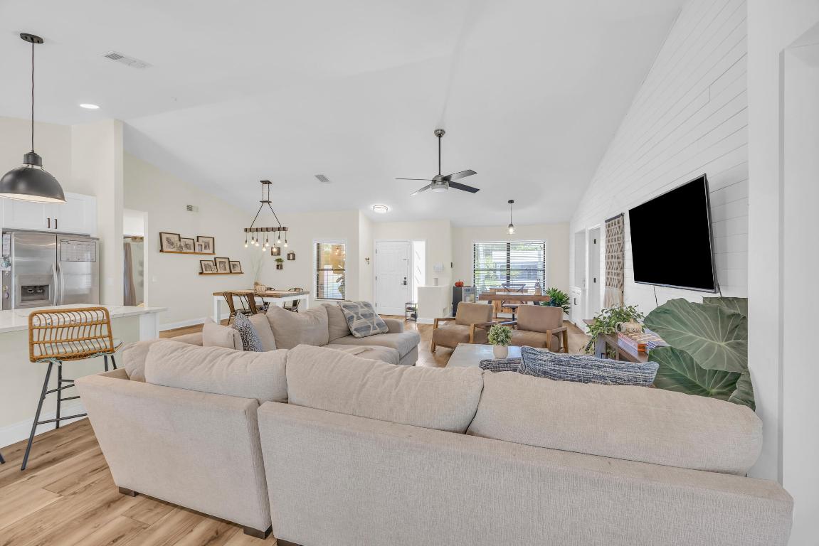 6558 SE Roanoke Court