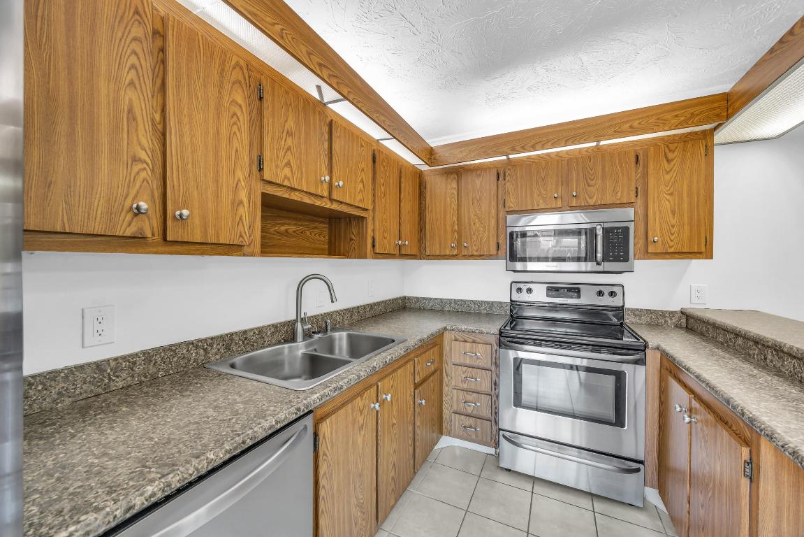 825 Center Street 49a