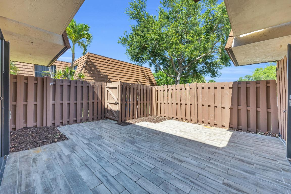 825 Center Street 49a