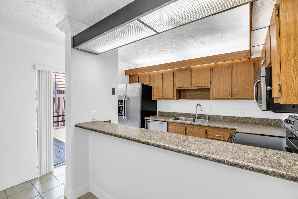 825 Center Street 49a