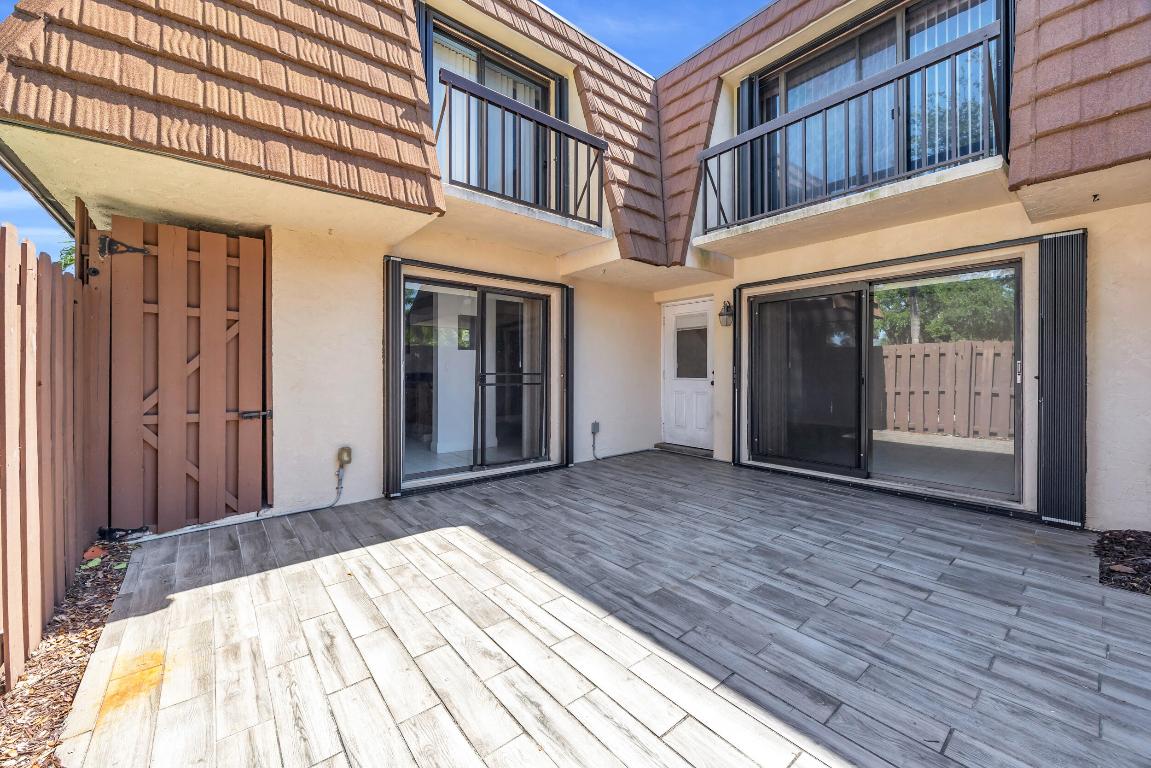 825 Center Street 49a