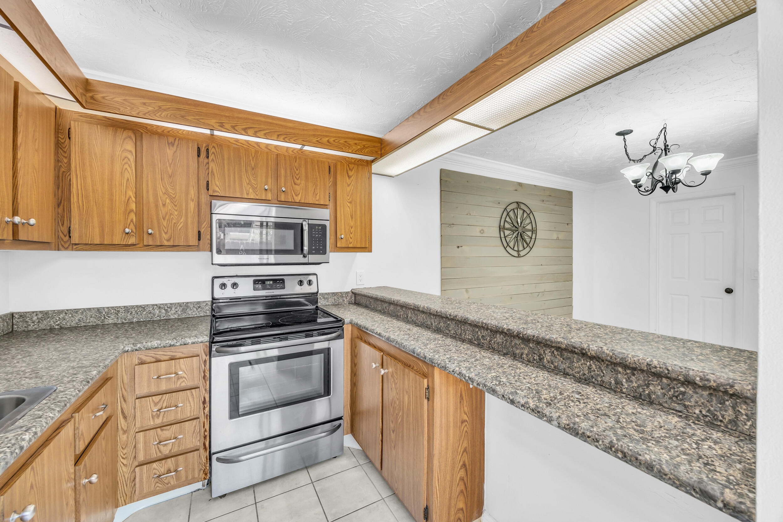 825 Center Street 49a