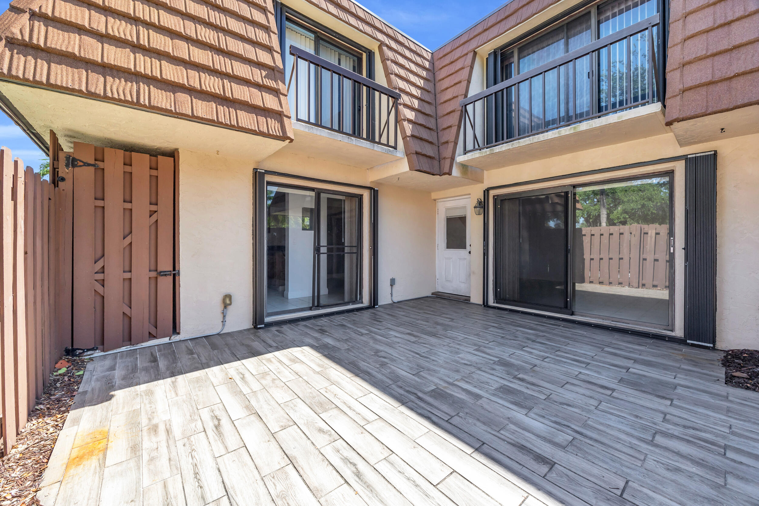 825 Center Street 49a