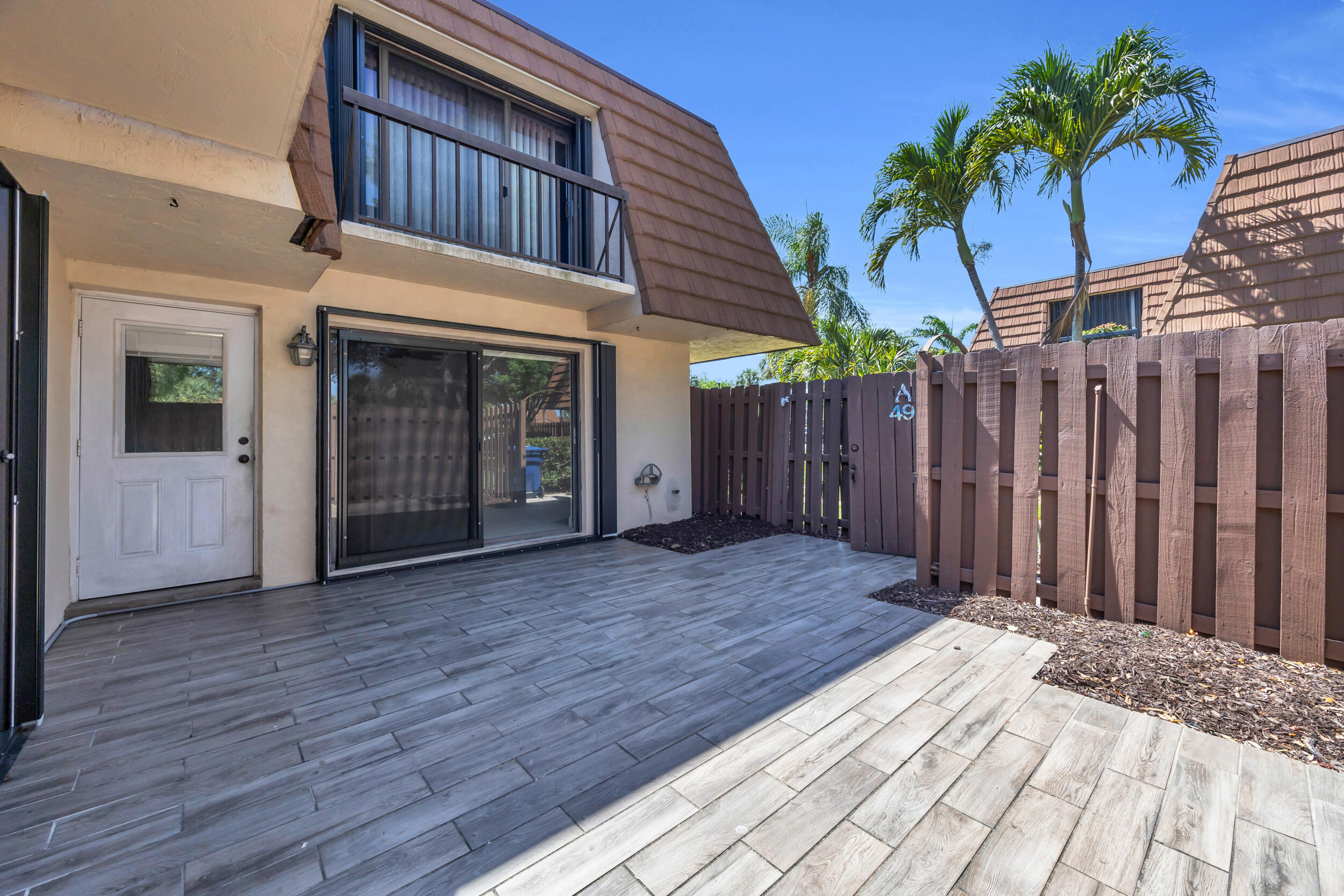 825 Center Street 49a