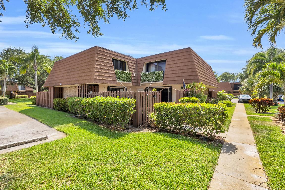 825 Center Street 49a